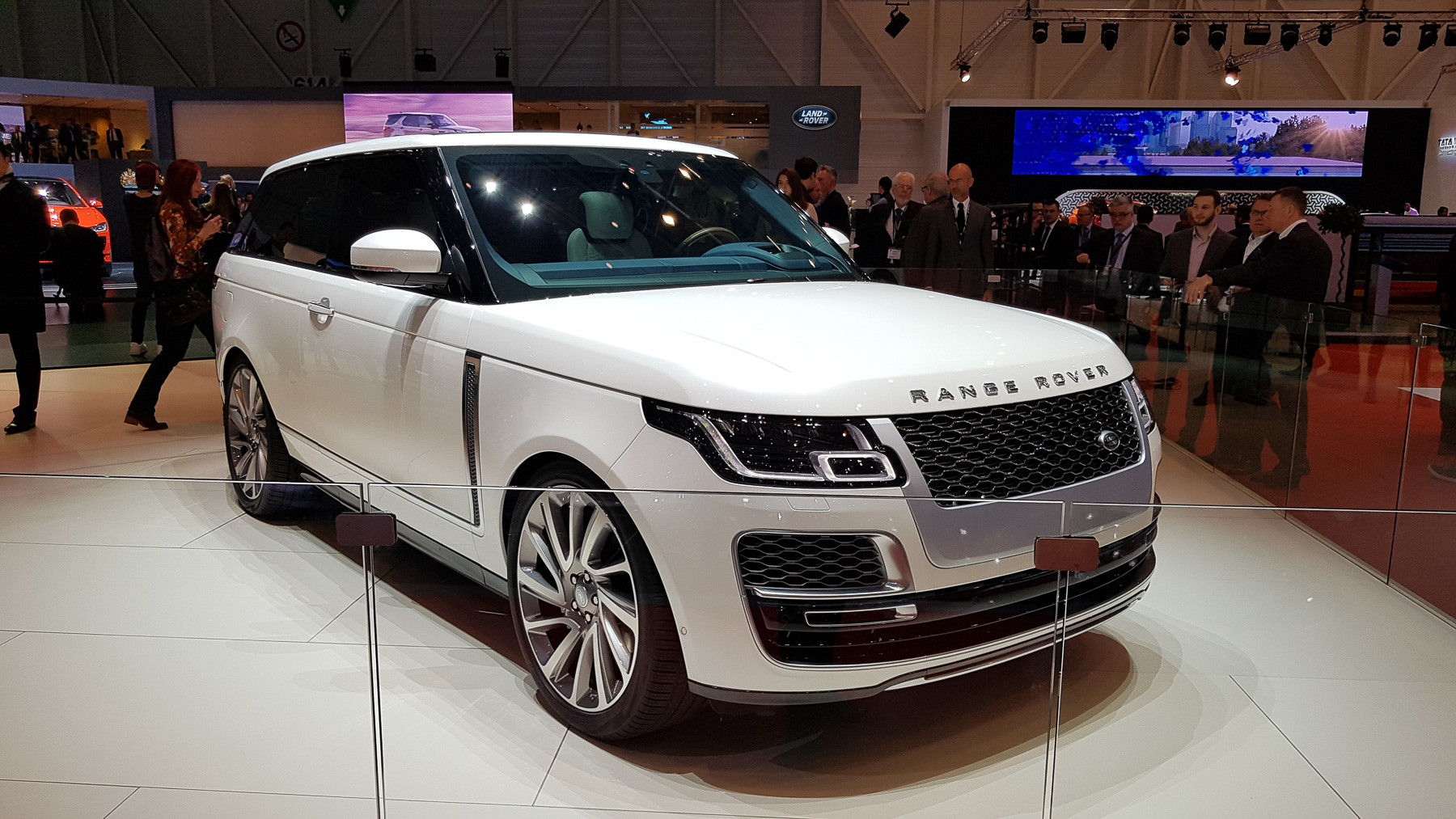 Range Rover SV Coupe, Geneva Motor Show 2018, новинки автомобилестроения в мире, автосалон, трехдверный range rover sv coupe, обзор range rover sv coupe, Range Rover 